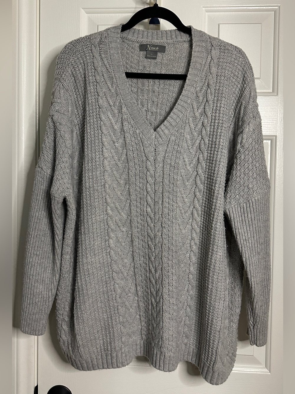 Natural Women's Light Gray Cable Knit V-Neck Sweater XL